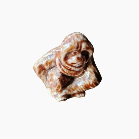 Wade Whimsies Orangutan Mini Figurine, Vintage Ceramic Brown Gorilla Monkey - Picture 1 of 5